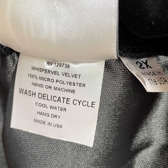 Finley- Crosby Whisper Velvet Popover Top - Picture 9 of 9